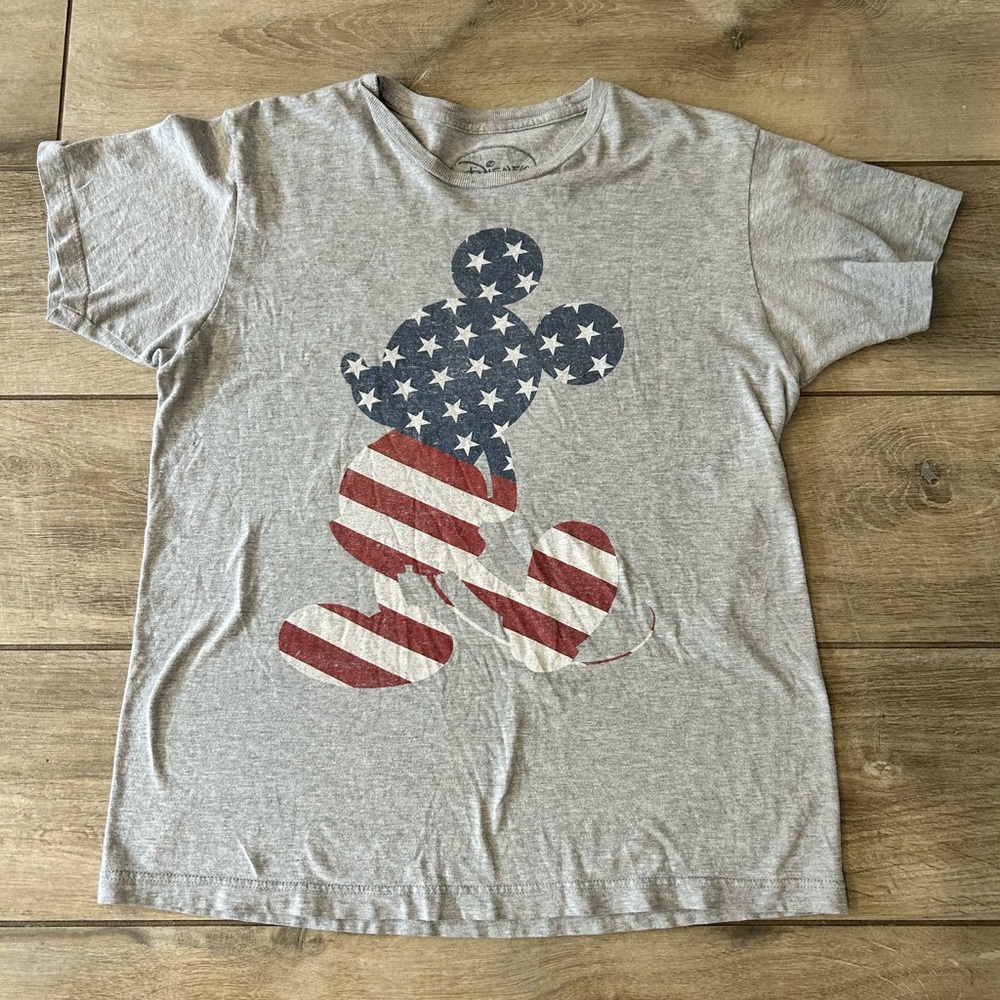 Disney Mikey Mouse shirt with American Flag Design. 100% Cotton. Size L